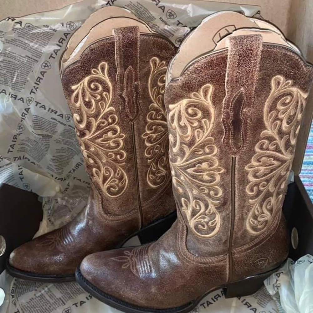 Brand new, never worn ARIAT boots ‼️